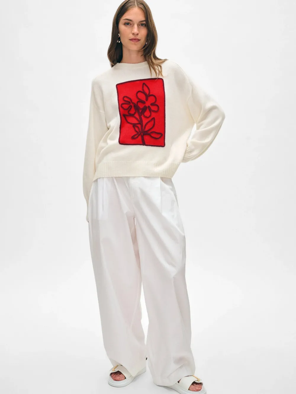 Wool & Cashmere*White and Warren White + Warren - Cashmere Floral Applique Crewneck SOFT WHITE/BRIGHT SCARLET